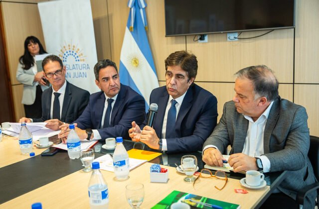 San Juan: Diputados recibieron a ministros del Ejecutivo por el financiamiento de la Ruta 40 sur