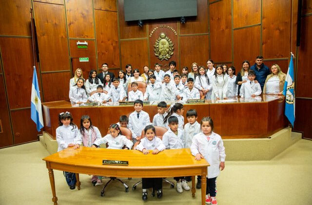 San Juan: Estudiantes de Iglesia visitaron la Cámara de Diputados