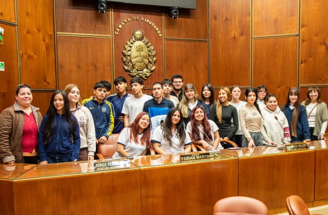 San Juan: La Escuela Normal San Martín visitó la Legislatura